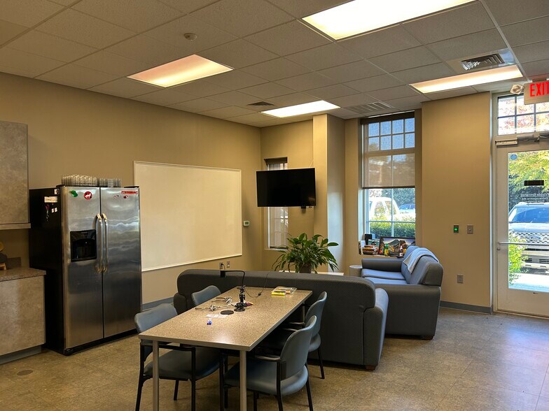 More Photos Of 1104 Spruce St, Belmont Medical For Lease