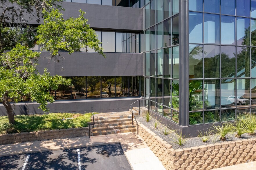 More Photos Of 3409 Executive Center Dr, Austin Unknown For Lease