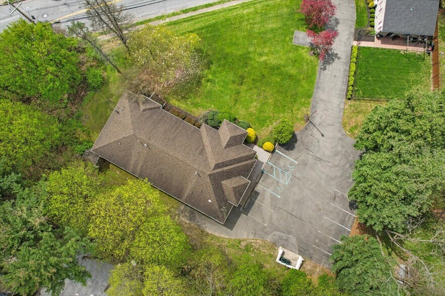 More Photos Of 468 Gidney Ave, Newburgh Medical For Sale