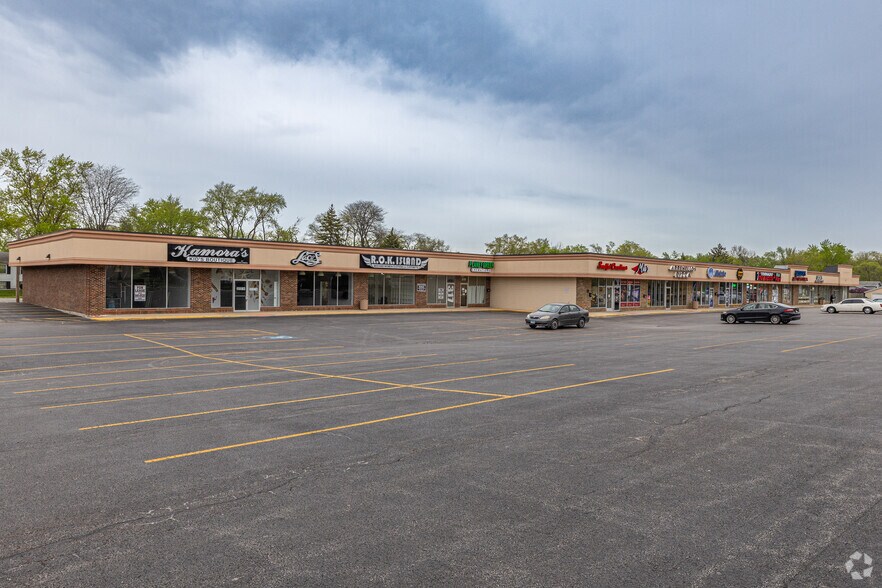 Primary Photo Of 289-339 E Glenwood Lansing Rd, Glenwood General Retail For Lease