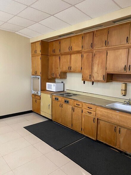 More Photos Of 141 North Ave, Bridgeport Office For Lease