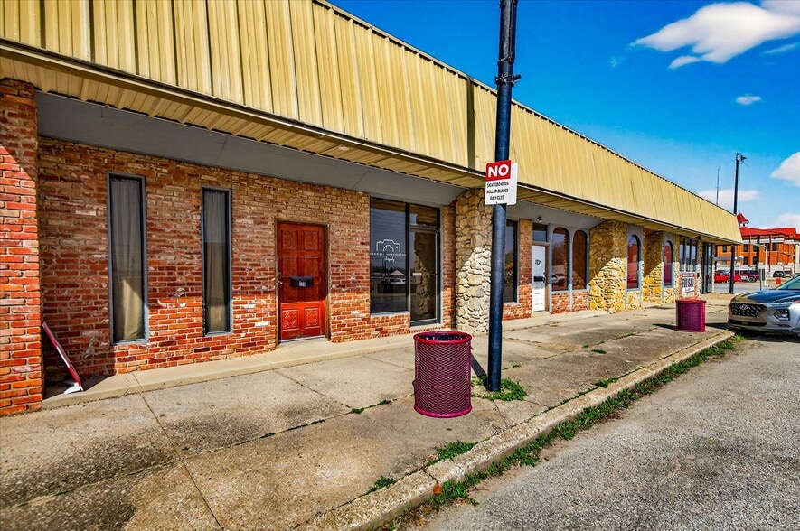 Primary Photo Of 121 N Maple St, Nowata Storefront For Sale