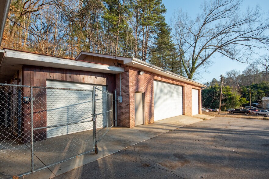 More Photos Of 535 W Main St, Franklin Specialty For Sale