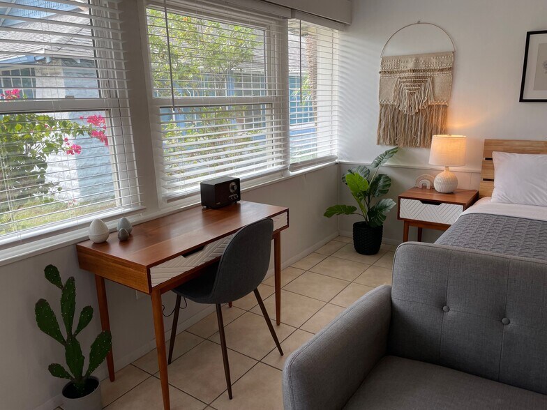 More Photos Of 1064 Broadway, Dunedin Hotel For Sale