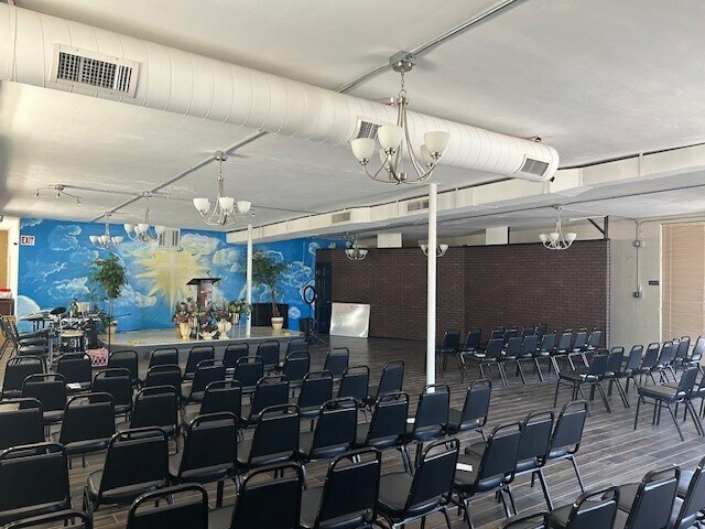 More Photos Of 410-490 Rue St, Florissant General Retail For Lease