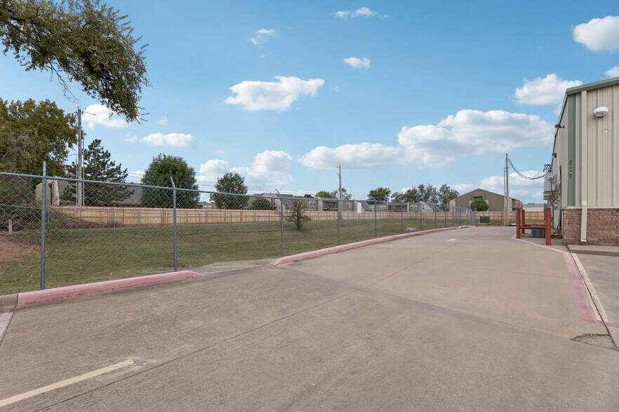 More Photos Of 395 W K Pl, Jenks Service For Sale