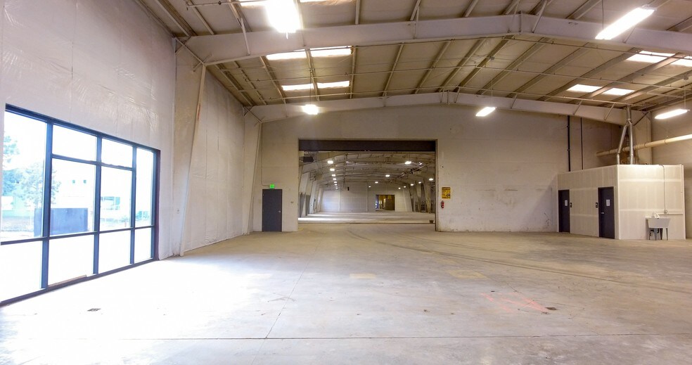 More Photos Of 20495 Murray Rd, Bend Warehouse For Lease