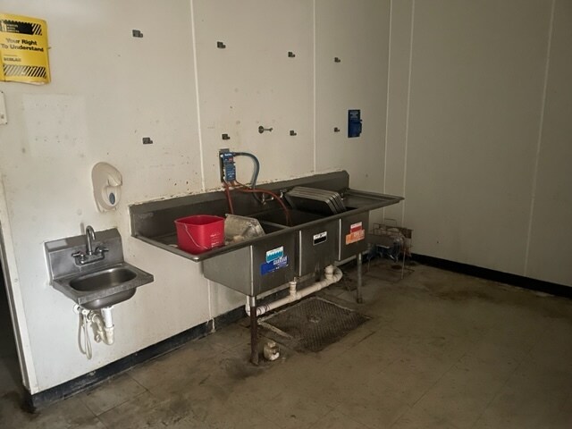 More Photos Of 665-699 Northland Blvd, Cincinnati General Retail For Sale