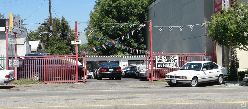 Primary Photo Of 11571 Ventura Blvd, Studio City Land For Lease
