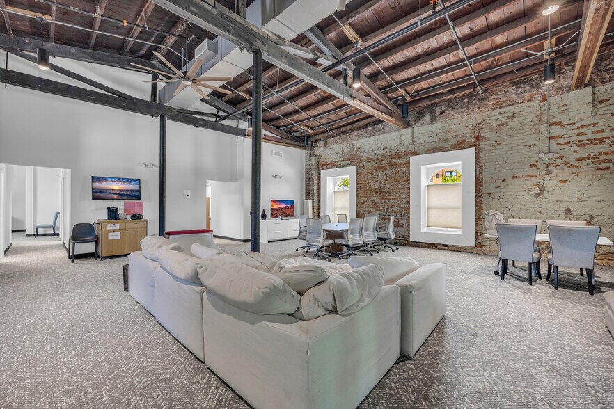 More Photos Of 510-512 Broad St, Rome Office For Lease