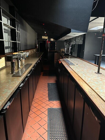 More Photos Of 2140 Market St, San Francisco Bar For Lease