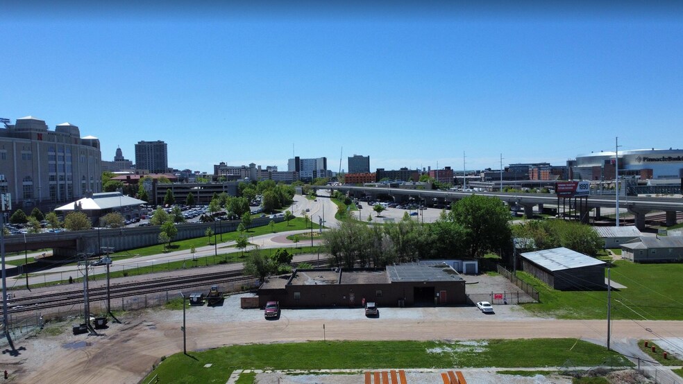 More Photos Of 855 W St, Lincoln Showroom For Lease