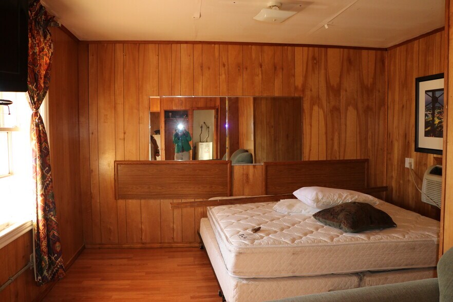 More Photos Of 1220 W 7th St, Texarkana Hotel For Sale