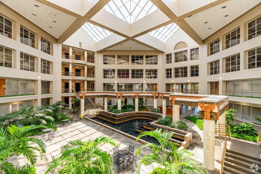 More Photos Of 2650 Thousand Oaks Blvd, Memphis Office For Lease