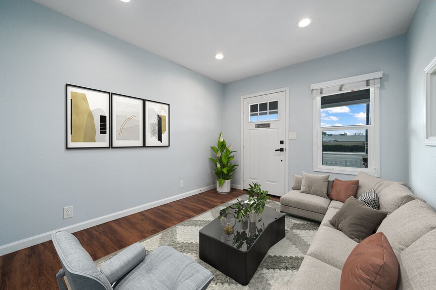 More Photos Of 2283 N Batavia St, Orange Contractor Storage Yard For Sale