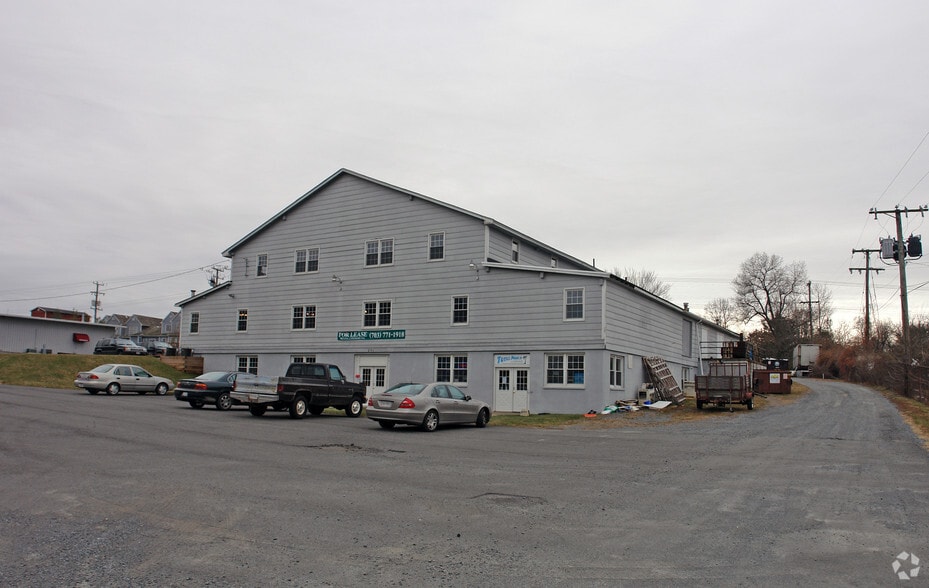 More Photos Of 251 N 21st St, Purcellville General Retail For Lease