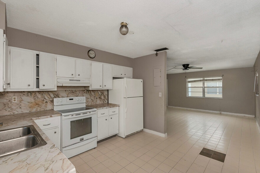 More Photos Of 1911-1915 SW 4th Ave, Fort Lauderdale Apartments For Sale