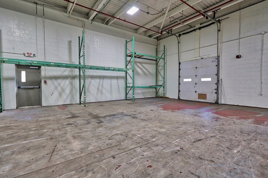 More Photos Of 562 Captain Neville Dr, Waterbury Manufacturing For Lease