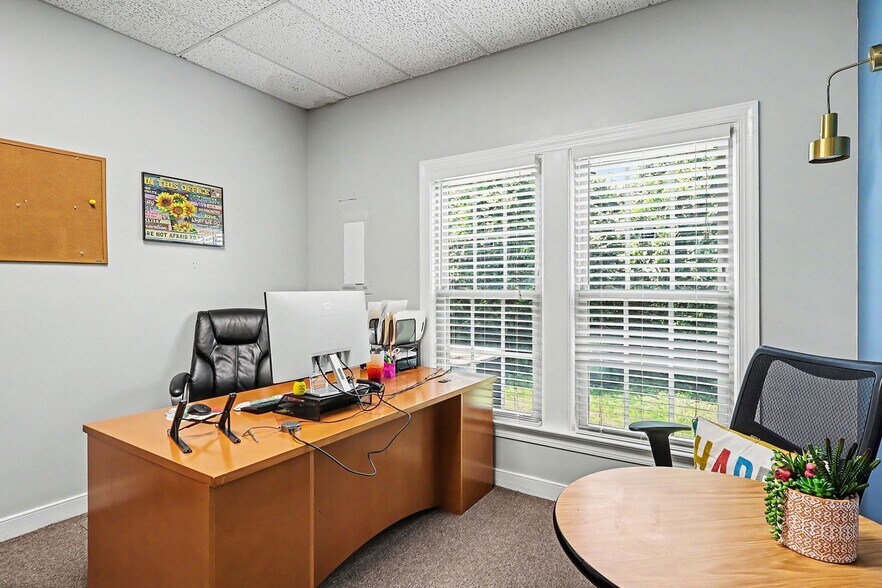 More Photos Of 8407 Richmond Hwy, Alexandria Storefront For Sale