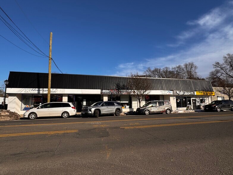 More Photos Of 419-437 Hawkins Ave, Ronkonkoma Storefront For Lease