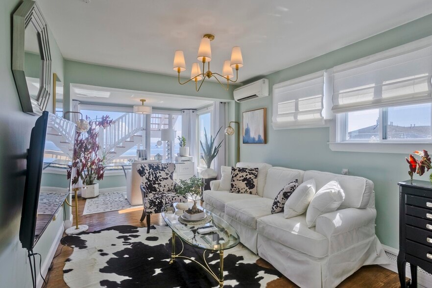 More Photos Of 265 Commercial St, Provincetown Flex For Sale