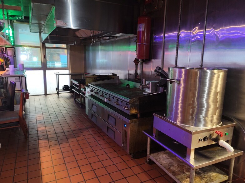More Photos Of 250 N Atlantic Ave, Daytona Beach Movie Theatre For Lease