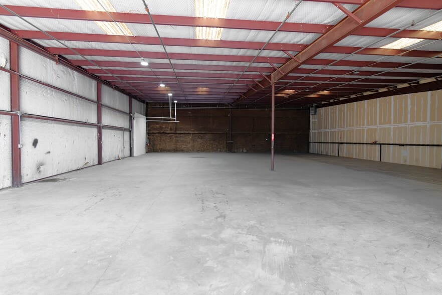 More Photos Of 10312 Bickham Rd, Dallas Unknown For Lease