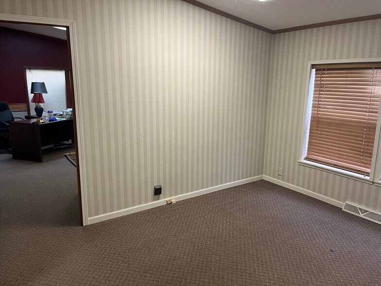 More Photos Of 810 N Birch St, Kalkaska Office For Sale