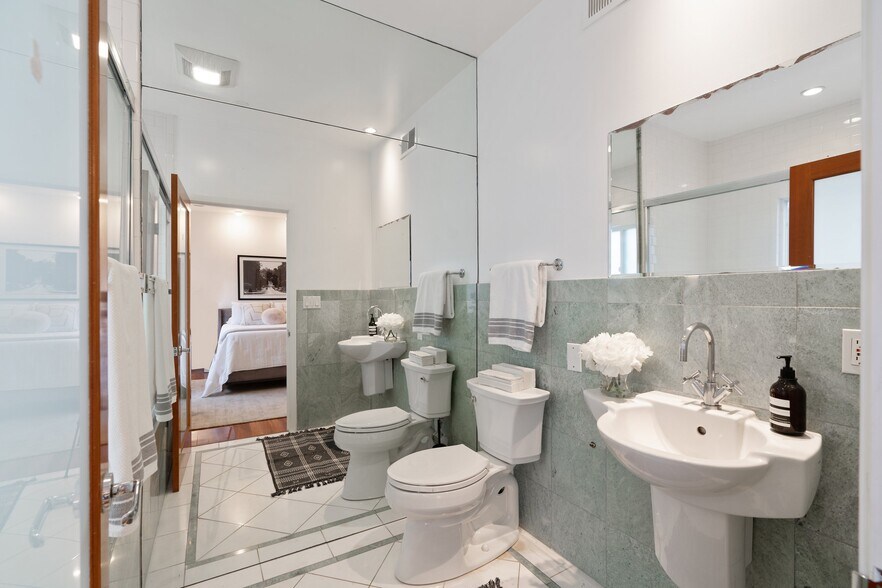 More Photos Of 1411-1413 Cloverfield Blvd, Santa Monica Apartments For Sale