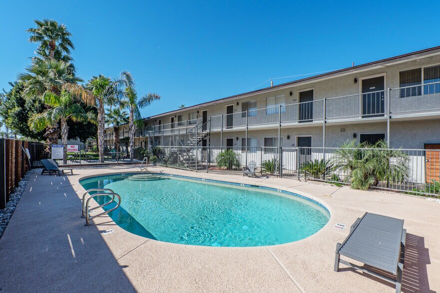 More Photos Of 2020 W Orangewood Ave, Phoenix Apartments For Sale