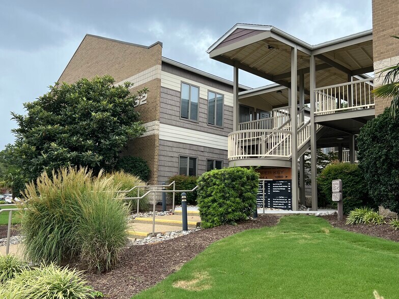 More Photos Of 1060-1064 Laskin Rd, Virginia Beach Office For Sale