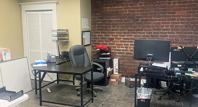 More Photos Of 1108 Dinneen St, Richmond Flex For Lease