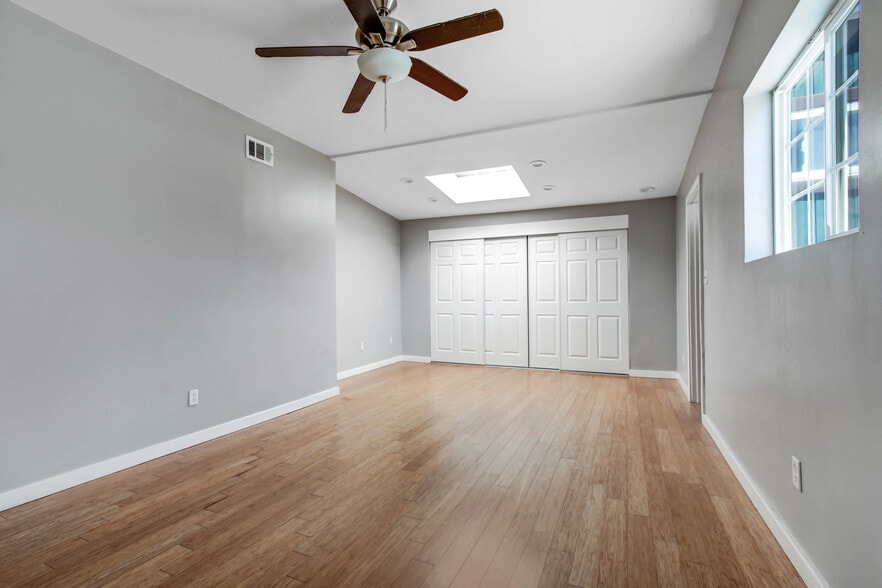 More Photos Of 13257-13259 Moorpark St, Sherman Oaks Office Residential For Sale
