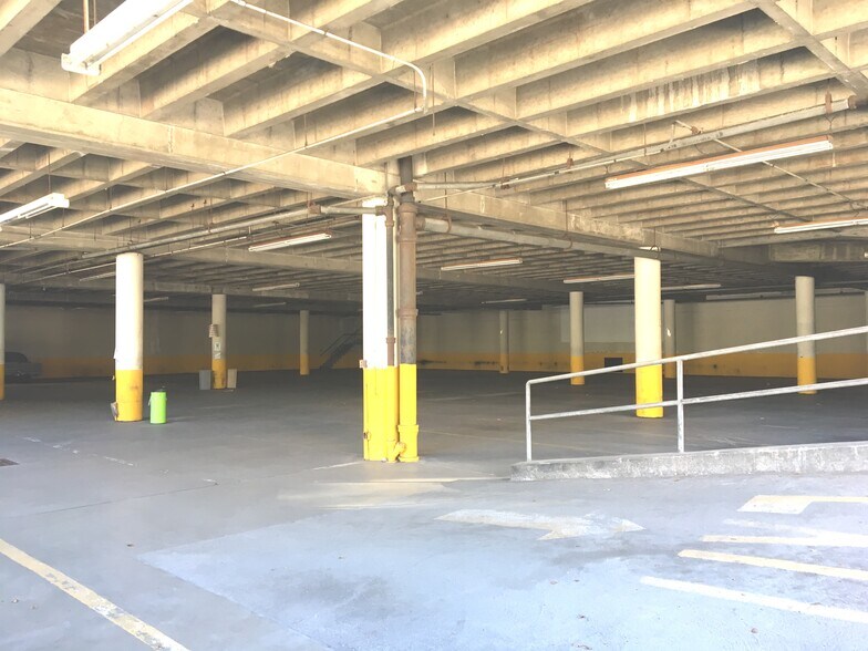 More Photos Of 955 Sansome St, San Francisco Parking Garage For Lease