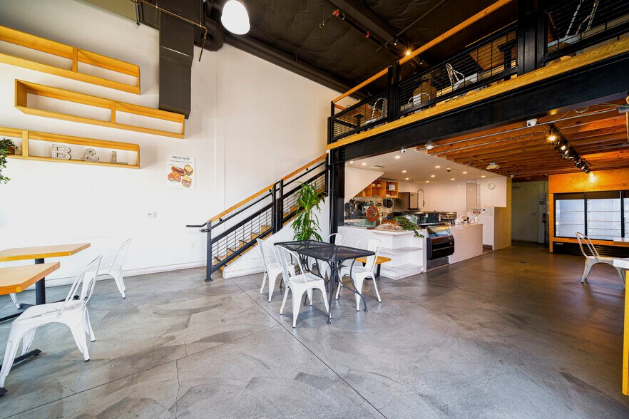 More Photos Of 921 Crocker St, Los Angeles Storefront Retail Office For Sale