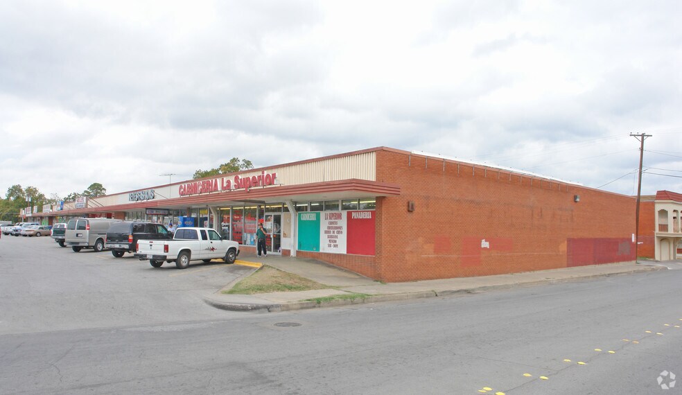 More Photos Of 700-740 N Sylvania Ave, Fort Worth Unknown For Lease