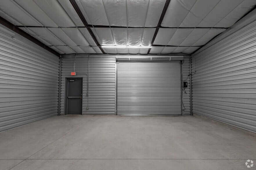 More Photos Of 8114 City Base Landing, San Antonio Unknown For Lease