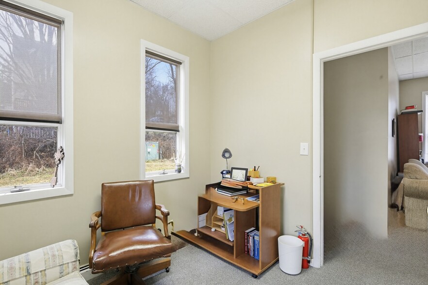 More Photos Of 346 Old New Windsor Pike, Westminster Flex For Sale