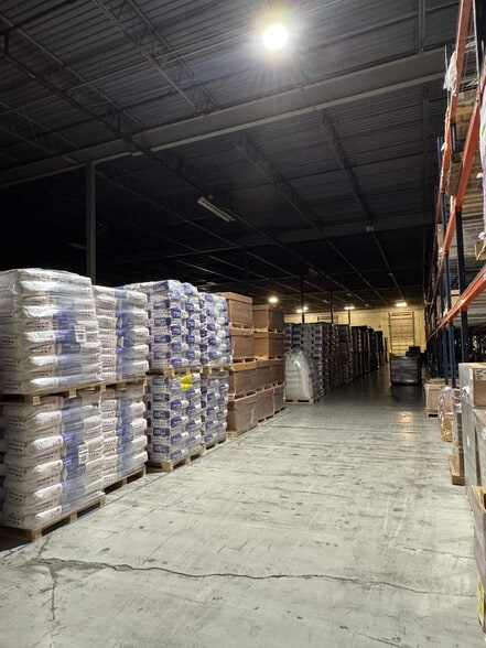 More Photos Of 600 Ellis Rd N, Jacksonville Warehouse For Lease