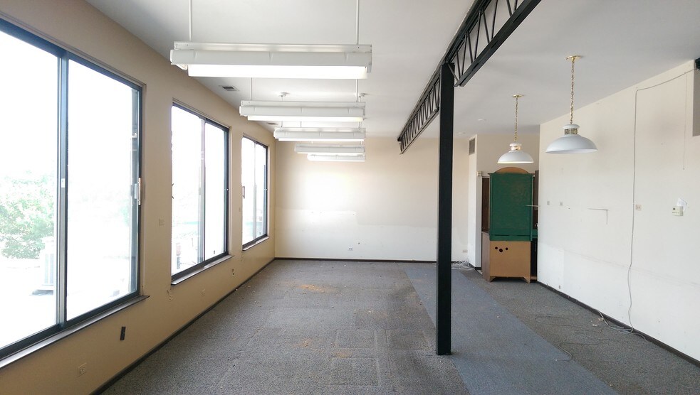 More Photos Of 9525 S 79th Ave, Hickory Hills Office For Lease