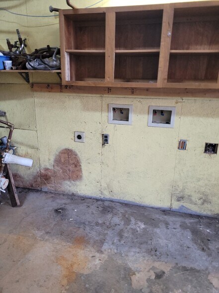 More Photos Of 1209 Dennis Rd, North Pole Warehouse For Lease