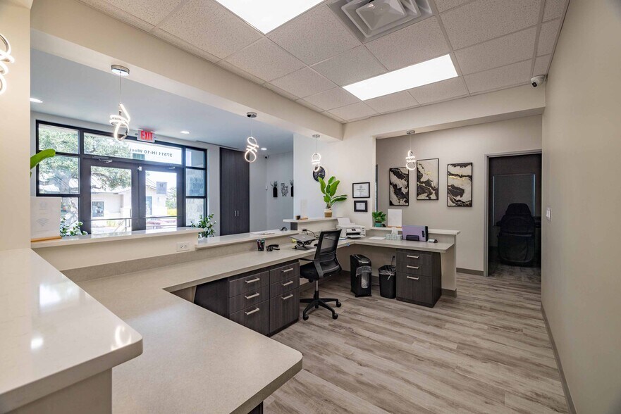 More Photos Of 27511 W IH-10, Boerne Medical For Lease