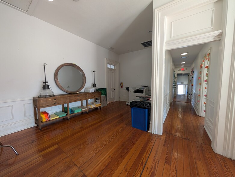 More Photos Of 201 S Izard St, Little Rock Office For Sale