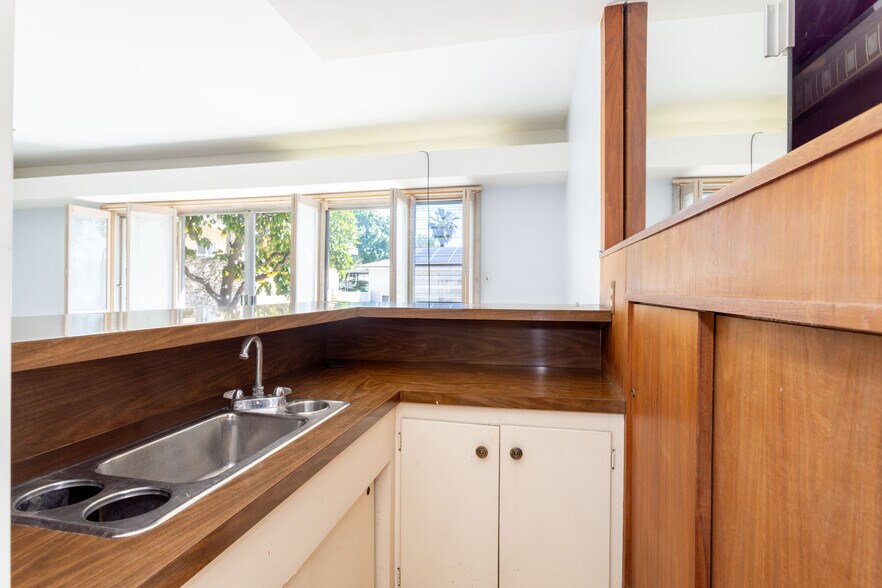 More Photos Of 9826 Columbus Ave, North Hills Multifamily For Sale