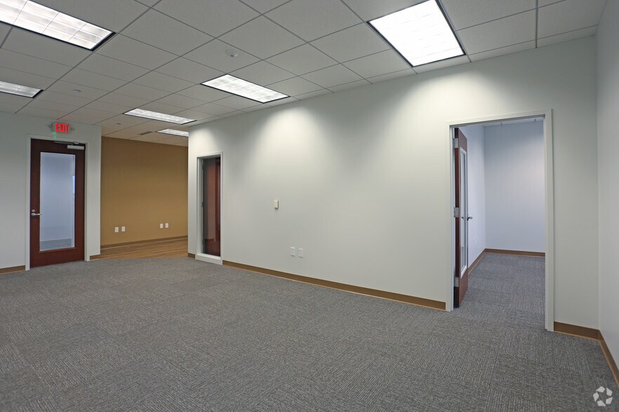 More Photos Of 1 W Fourth St, Winston-Salem Office For Lease