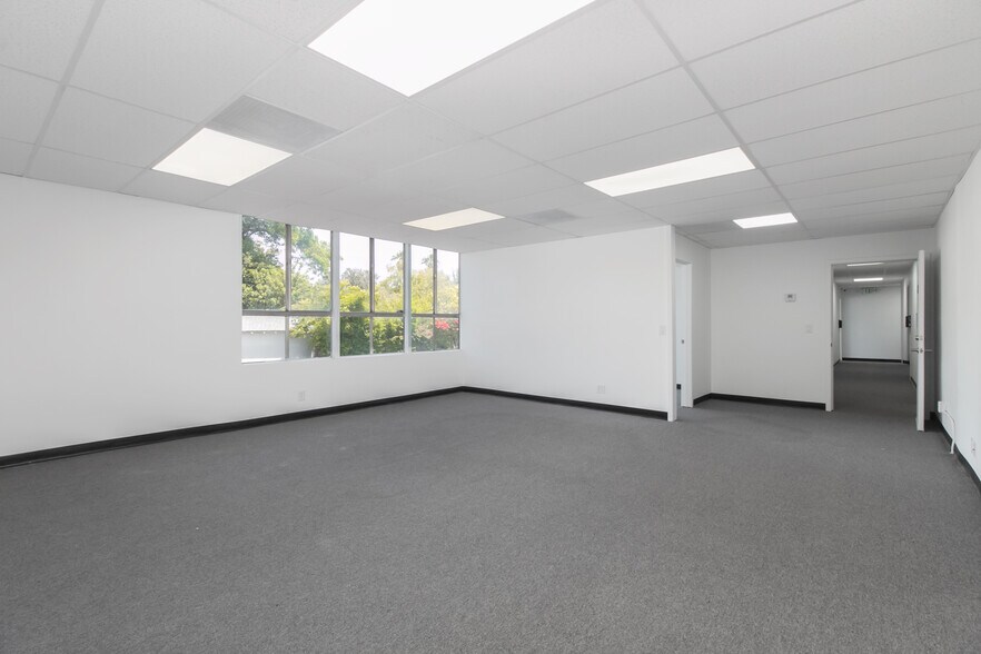 More Photos Of 1021 E Walnut St, Pasadena Medical For Lease