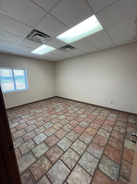 More Photos Of 240 Corporate Dr, Sibley Distribution For Sale