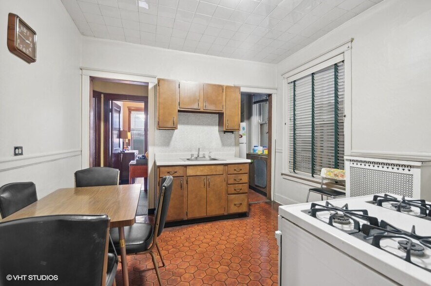 More Photos Of 1351 W Balmoral Ave, Chicago Apartments For Sale