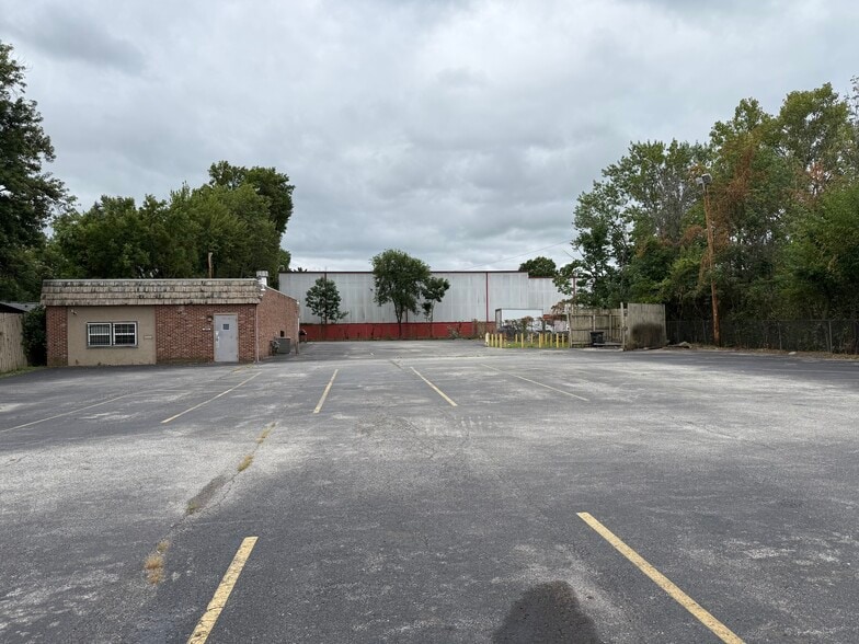More Photos Of 3875-3883 E Livingston Ave, Columbus Warehouse For Lease