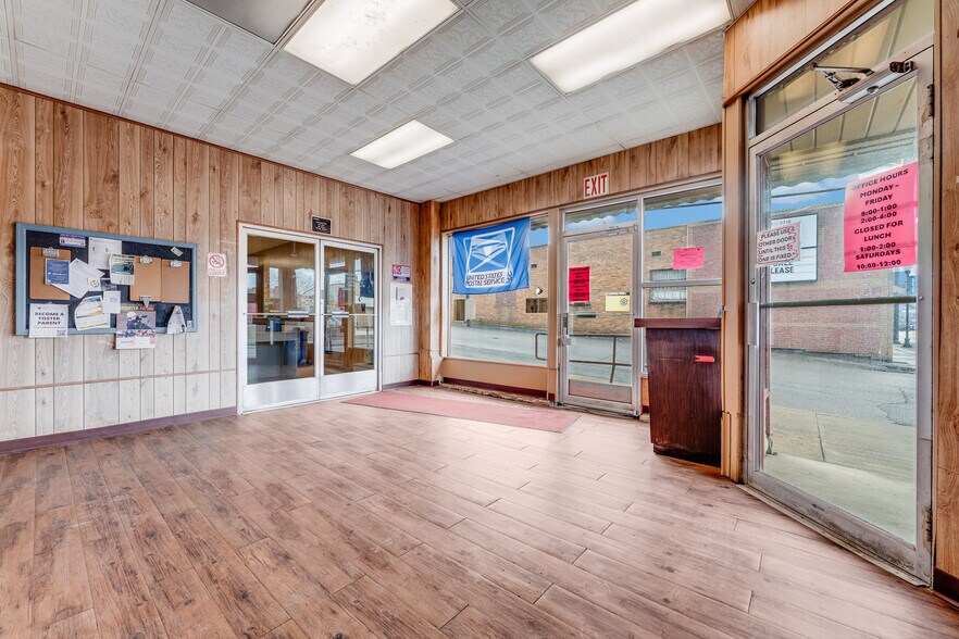 More Photos Of 215 Merchant St, Fairmont Office For Sale